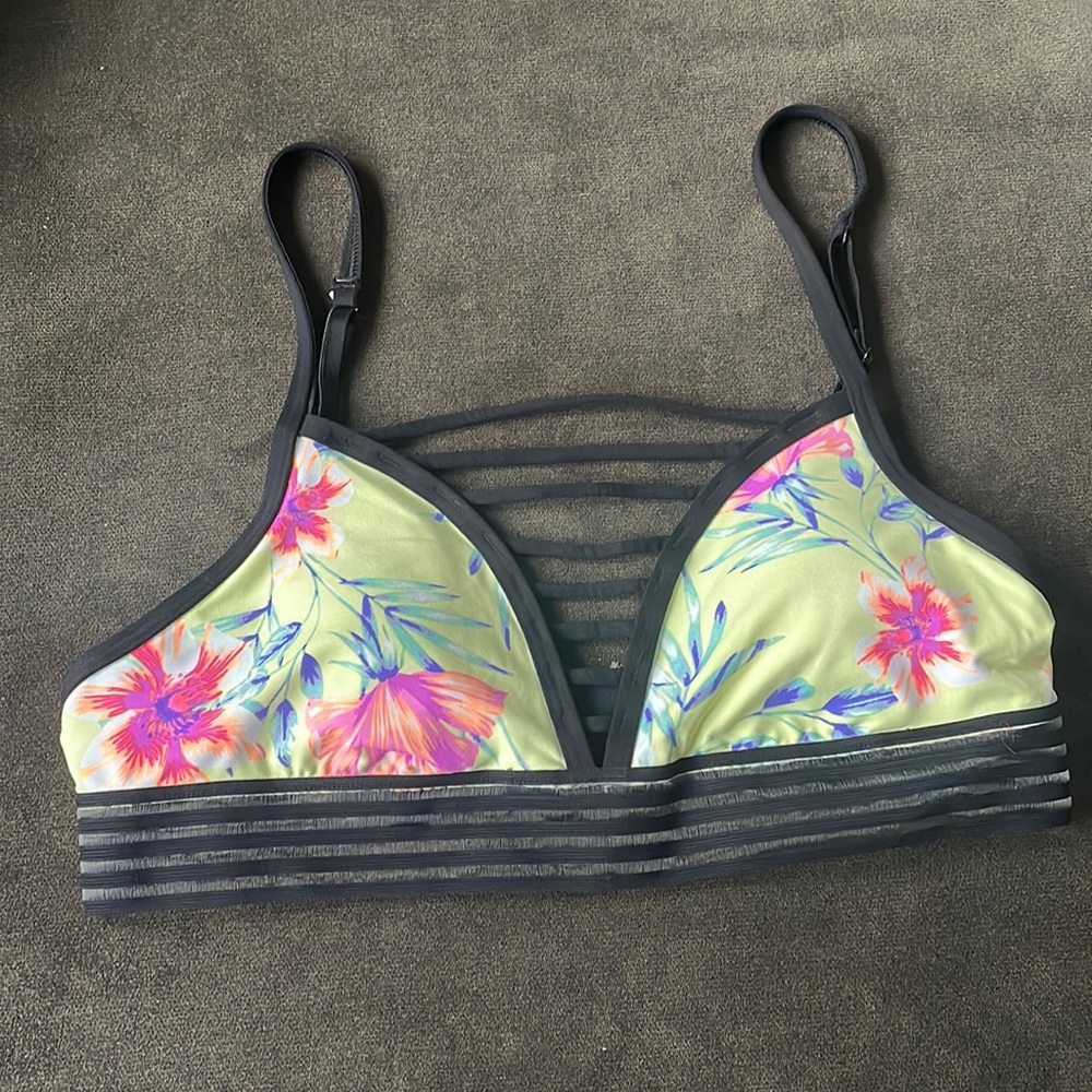 Pink Ultimate lightly lined strappy bra (S)
